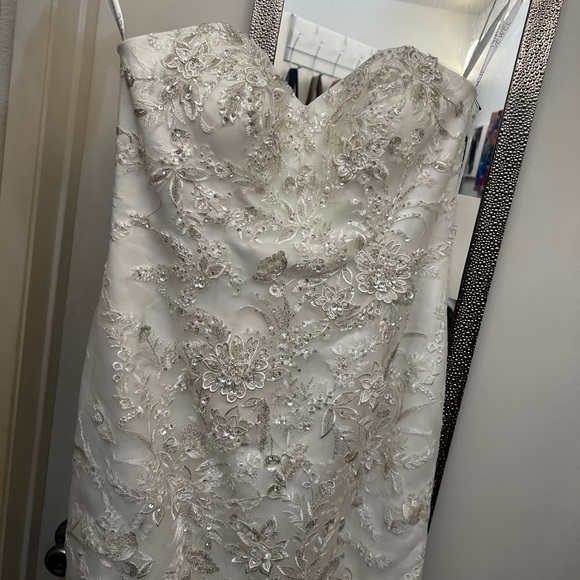 Never used wedding dress !! Only worn when tried on ! JEWEL By David’s Bridal - Picture 6 of 14